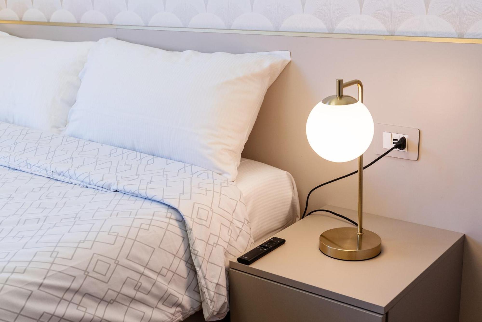 Casa Bella 16 - 8 Min To Metro, 15 Min To Lin Airport, University Area Milan Bagian luar foto
