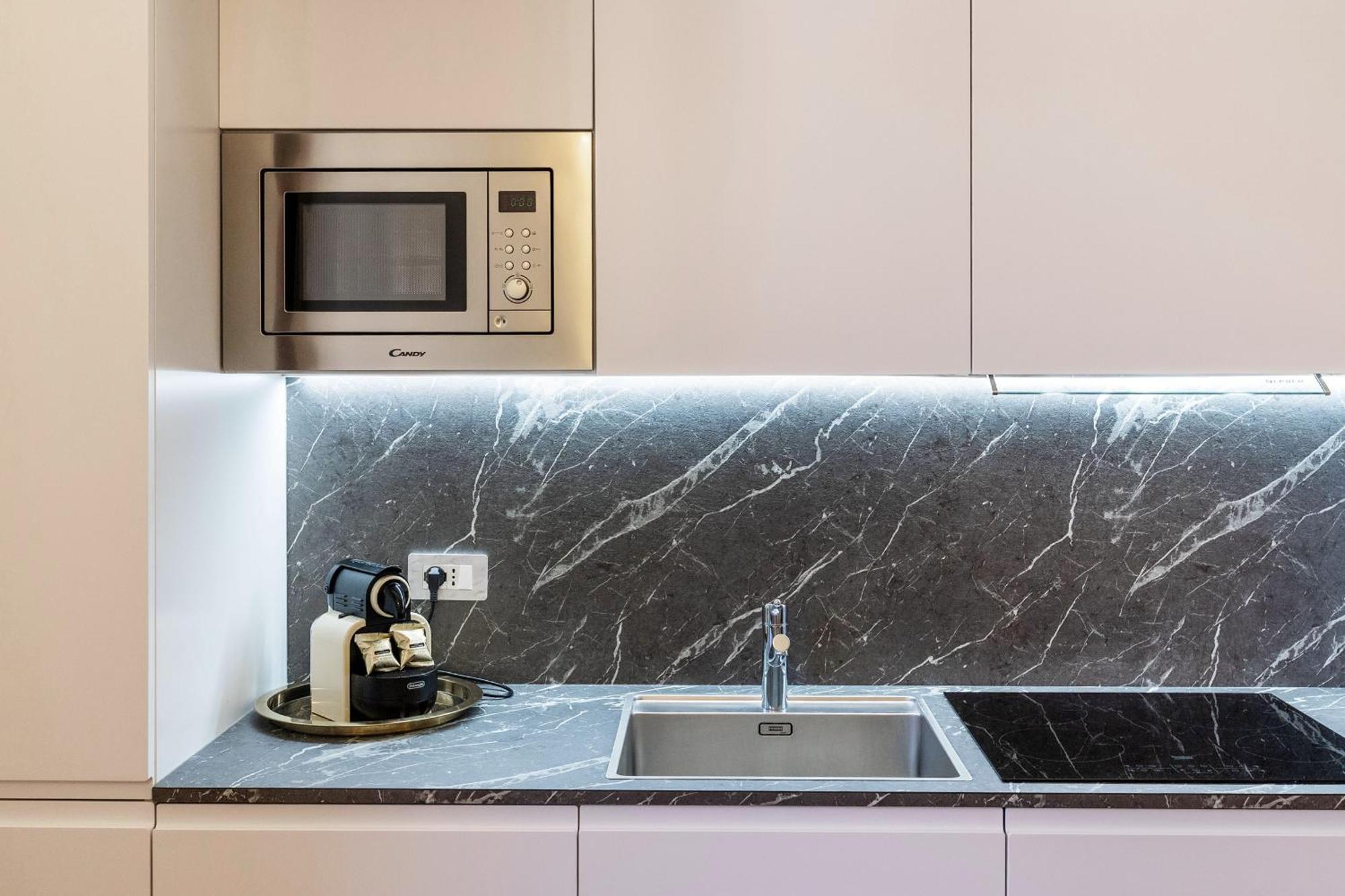 Casa Bella 16 - 8 Min To Metro, 15 Min To Lin Airport, University Area Milan Bagian luar foto